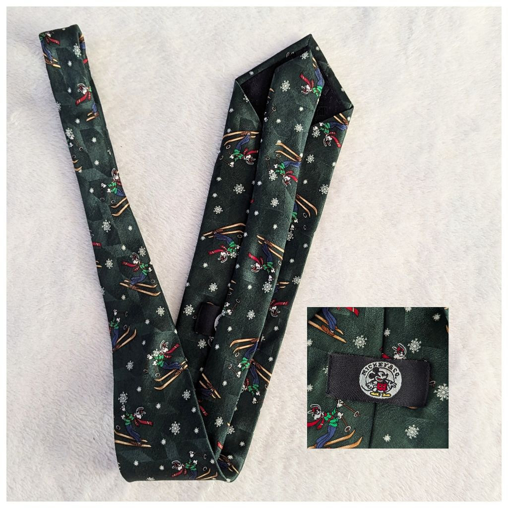 Mickey & Co Disney Vintage Goofy Skiiing Green Tie